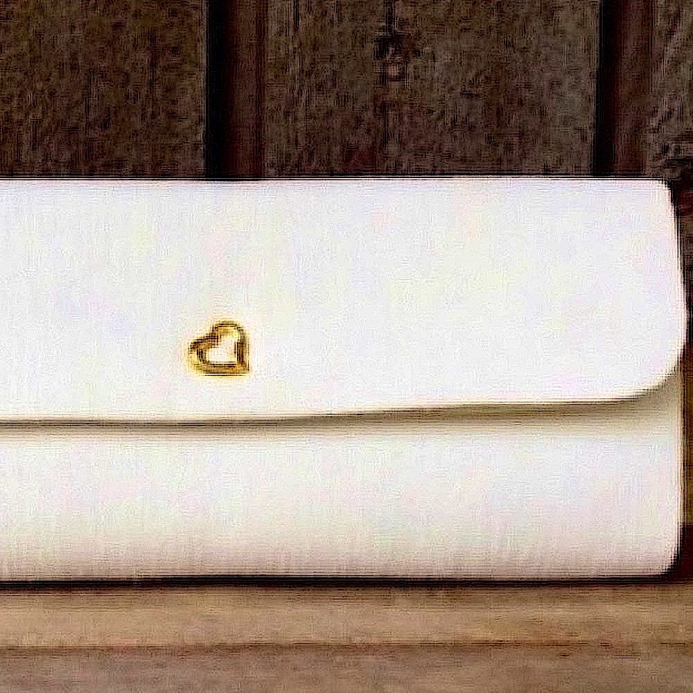 VICTORIA’S SECRET Bag Clutch Purse Vintage White Ecru Gold Heart